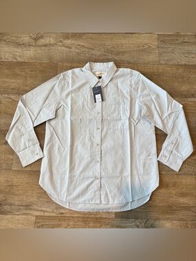 Universal Thread Women Cotton Relaxed fit Button down shirts light blue Medium